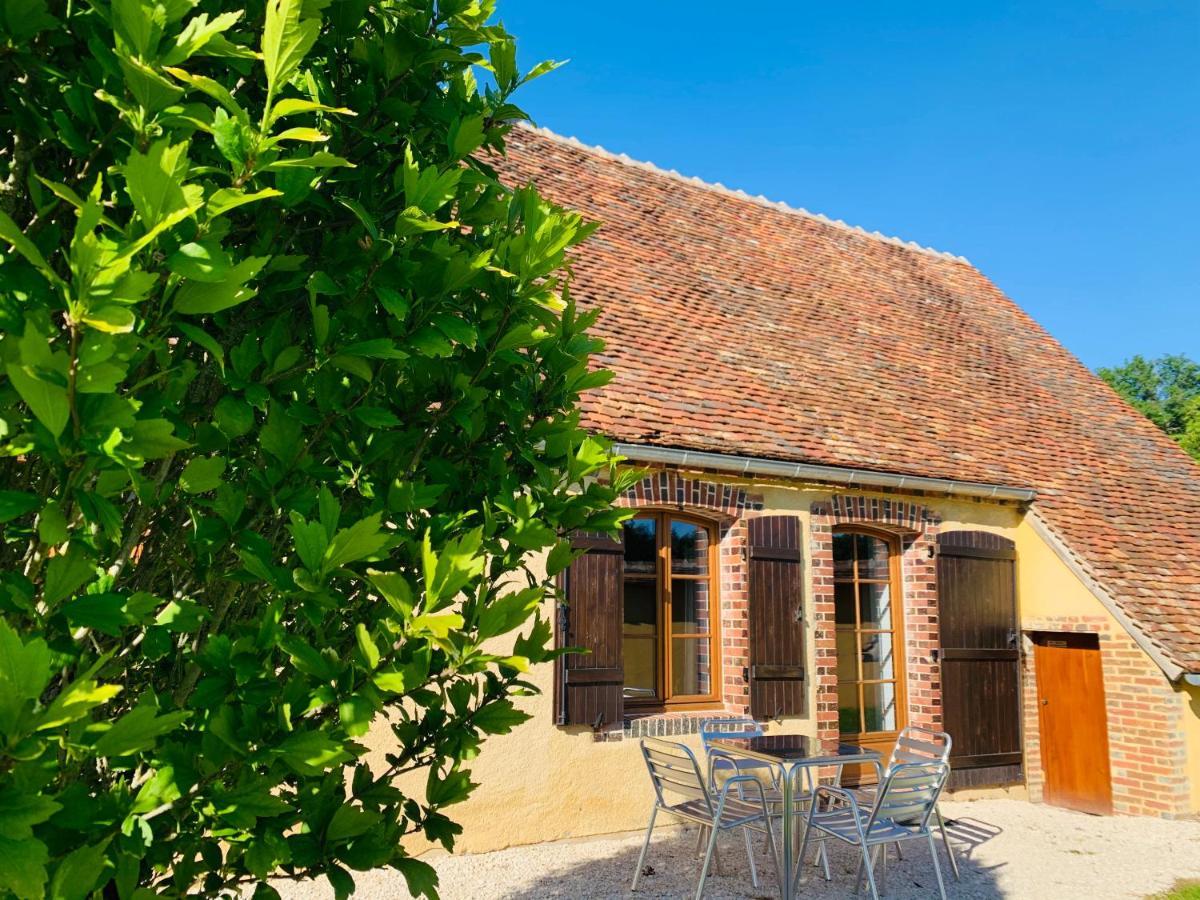 Bed and Breakfast Hameau De La Fausse Sauge Mézilles Exterior foto