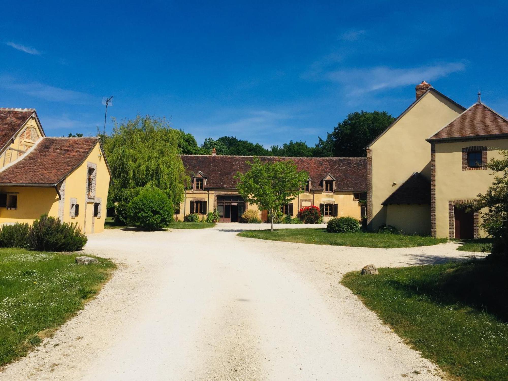 Bed and Breakfast Hameau De La Fausse Sauge Mézilles Exterior foto
