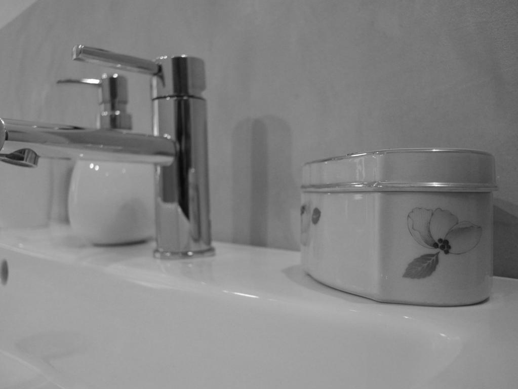 Bed and Breakfast Hameau De La Fausse Sauge Mézilles Zimmer foto