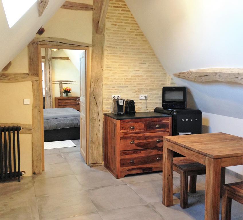 Bed and Breakfast Hameau De La Fausse Sauge Mézilles Exterior foto